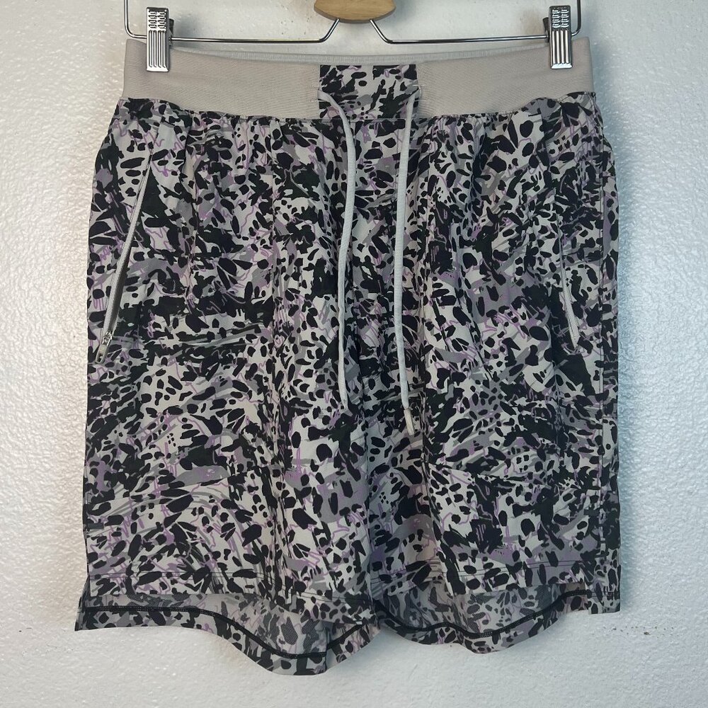 LULULEMON License to Train Linerless Short 7" Sz Medium Command Camo Vapor Multi